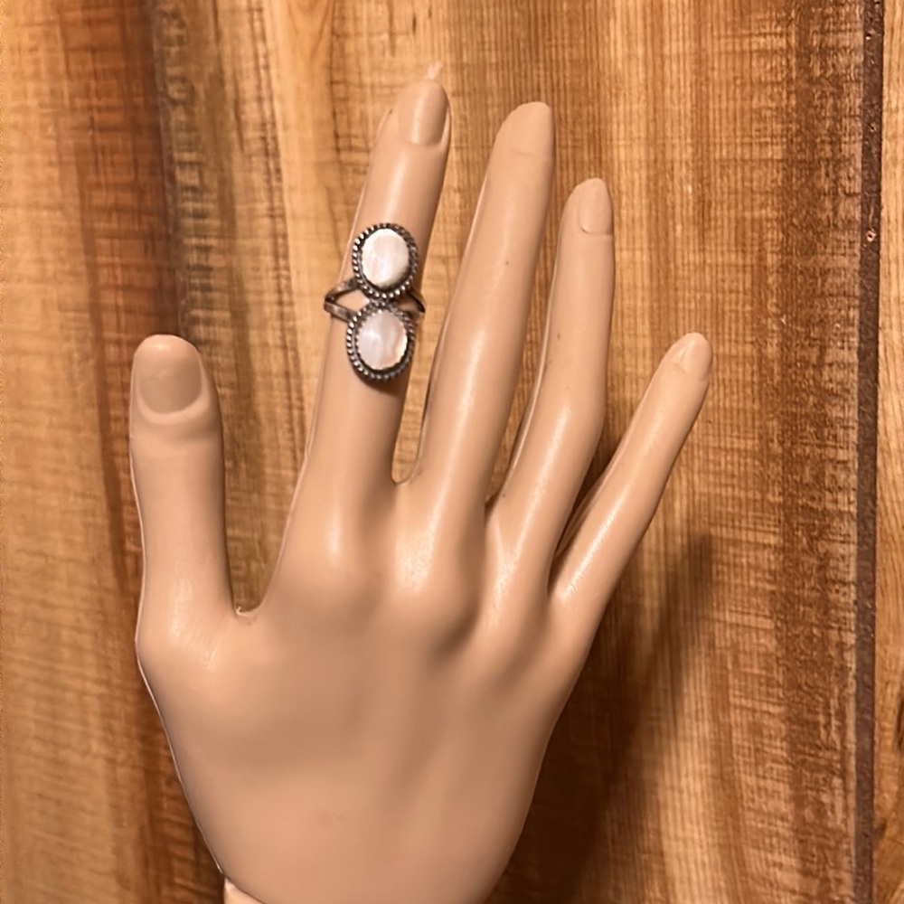 Native American Sterling Silver Mother of Pearl Ring. Size 5